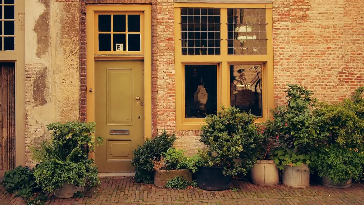 Moderne vs traditionele Leidse bouwstijlen vergelijken: voordelen & valkuilen